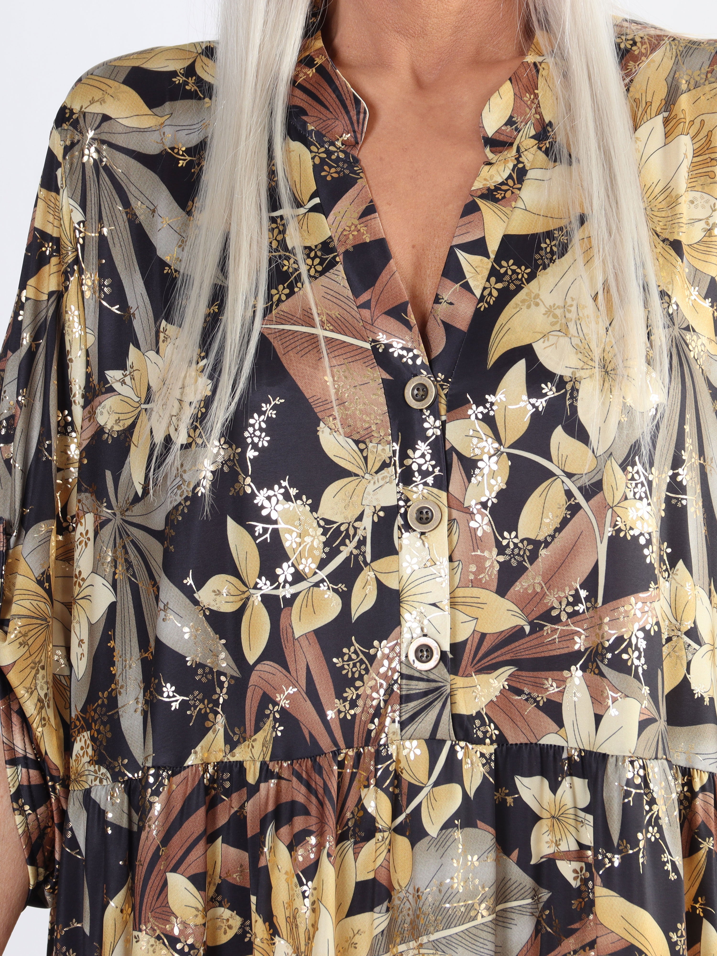 Milano Gold Flower - Lång plus size klänning med lager på lager look